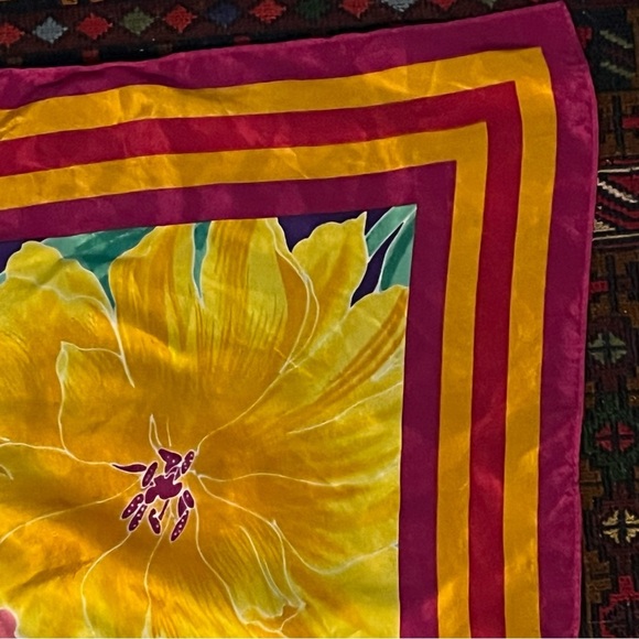 Vintage 💯 Silk Oscar de la Renta Floral Irises Scarf - Picture 3 of 5